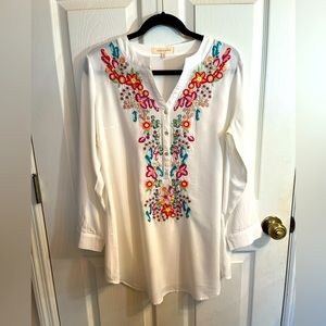 Solitaire White Tunic Top With Embroidery in Size M